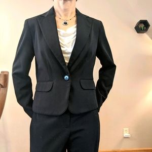 Women's Nine & Co. black blazer - crop fit